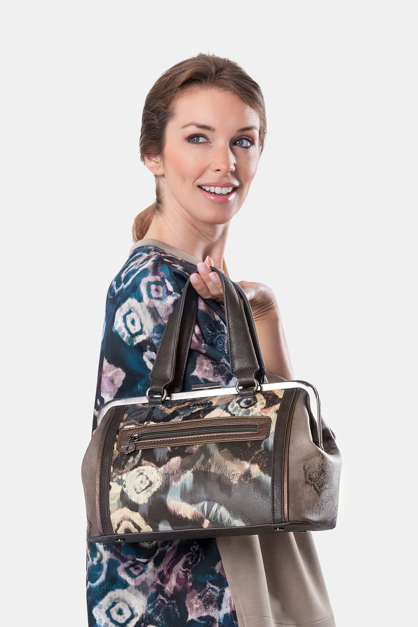 Really kiss clasp bag