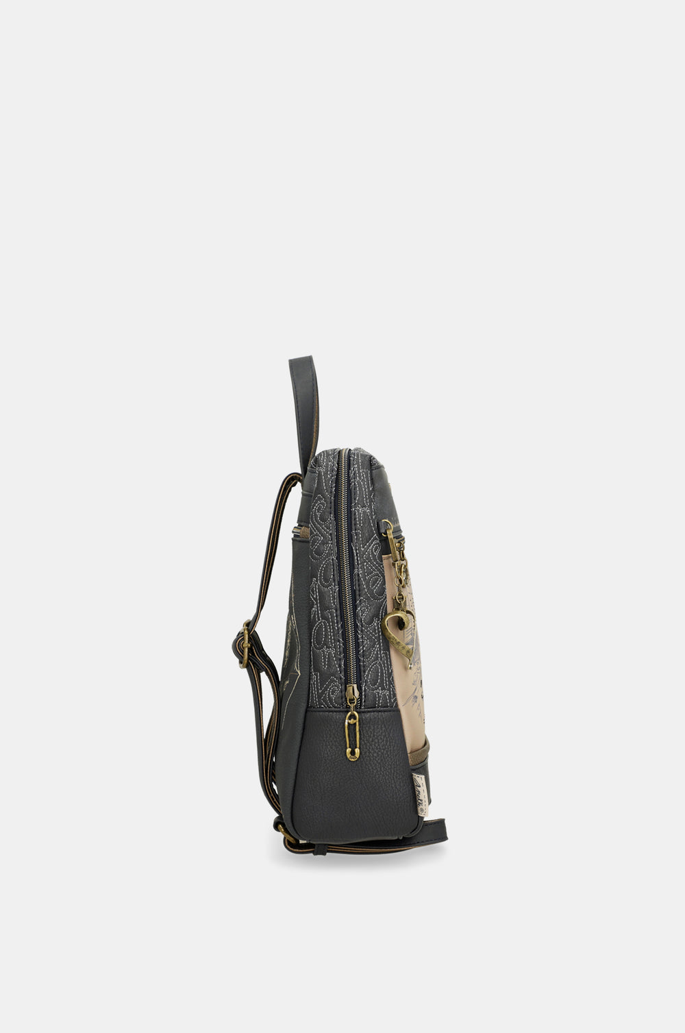 Studio backpack for leisure use